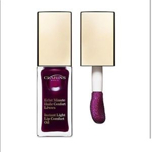 *Clarins lip comfort oil balm in Blackberry